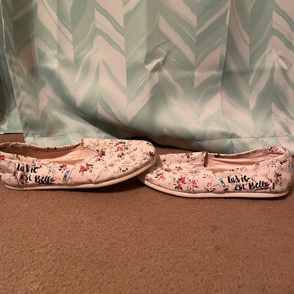 Toms